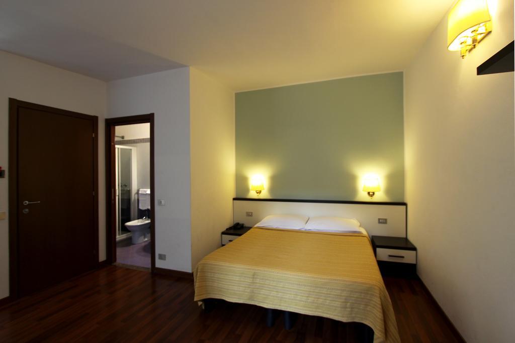Lux Hotel Durante มิลาน ภายนอก รูปภาพ